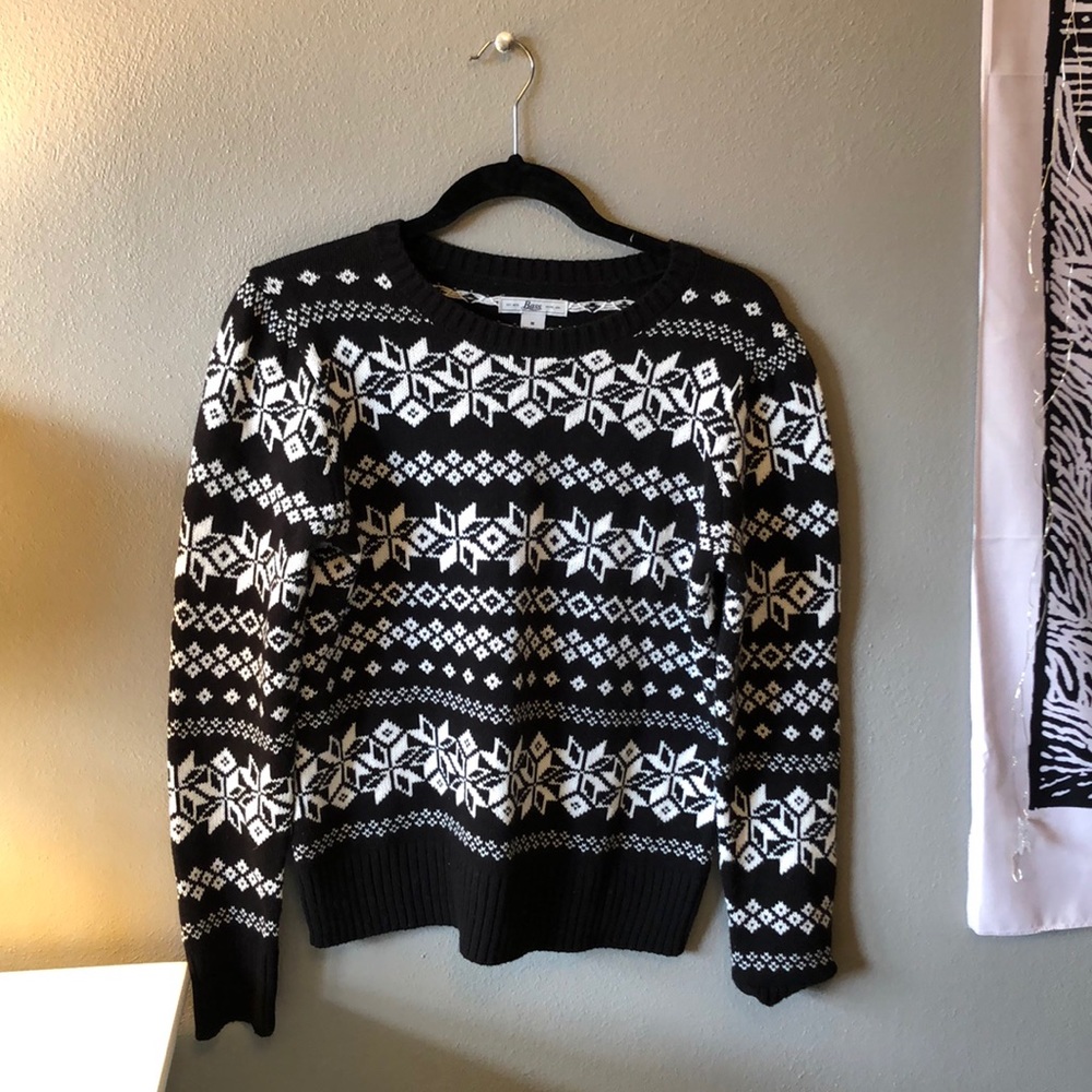 Patterned black and white Bass sweater